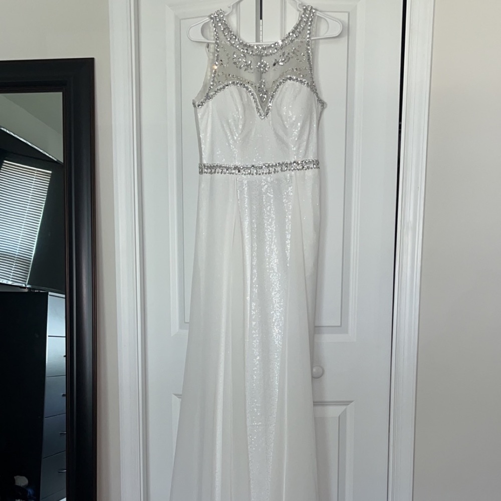Size 8 - Picture 3 of 7